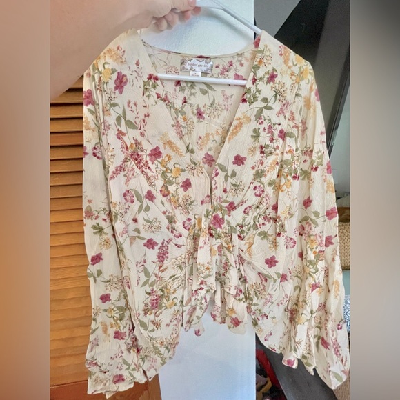 Band of Gypsies // Boho Crop Floral Blouse in Pale Yellow - Picture 2 of 7